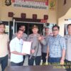 SEKRETARIS DESA SURO SERAHKAN SENJATA API RAKITAN KEPADA POLSEK MUARA BELITI