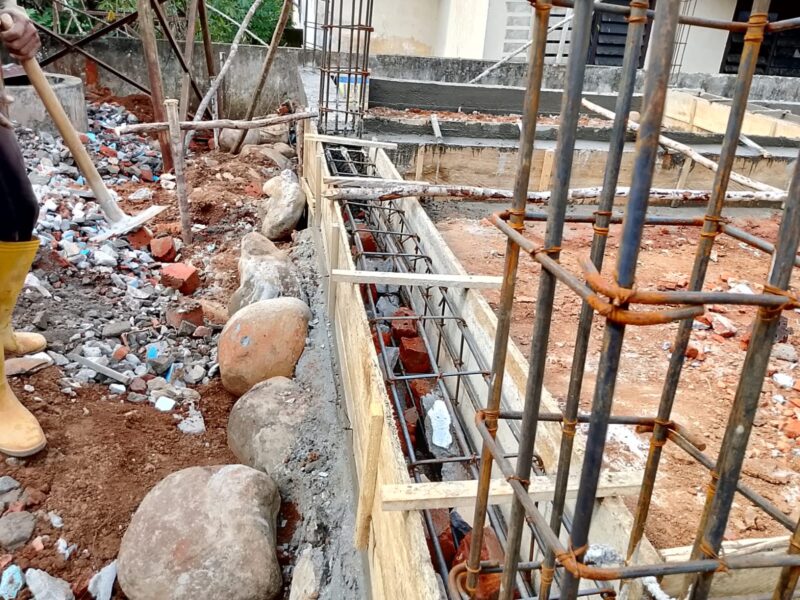 Pembangunan Kantor Lurah Taba Baru Diduga Dalam Selop Berisi Matereal Bekas