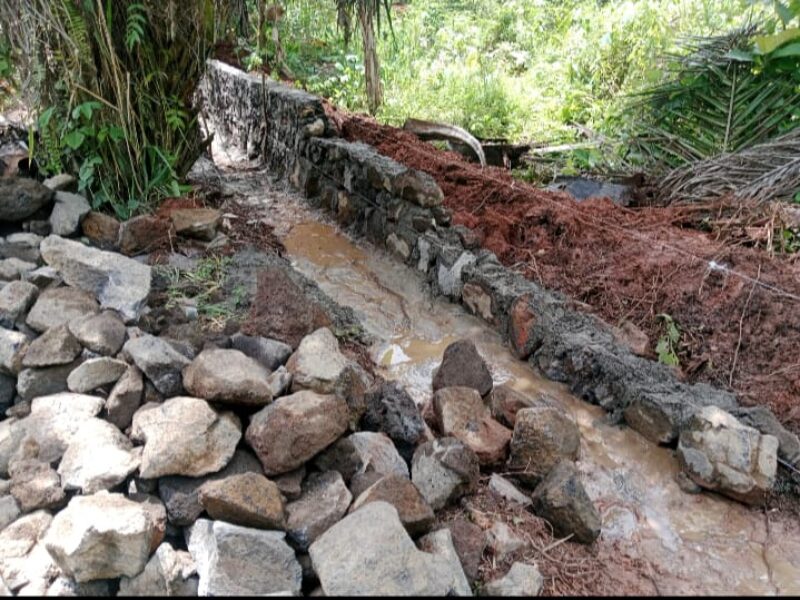 Pembangunan Drainase Di kelurahan Air Kuti Diduga proyek siluman 